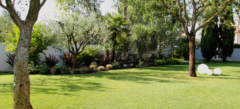 Giardini eleganti e di qualità progettati curando in particolare l'integrazione con il paesaggio circostante Creazione giardini Pisa