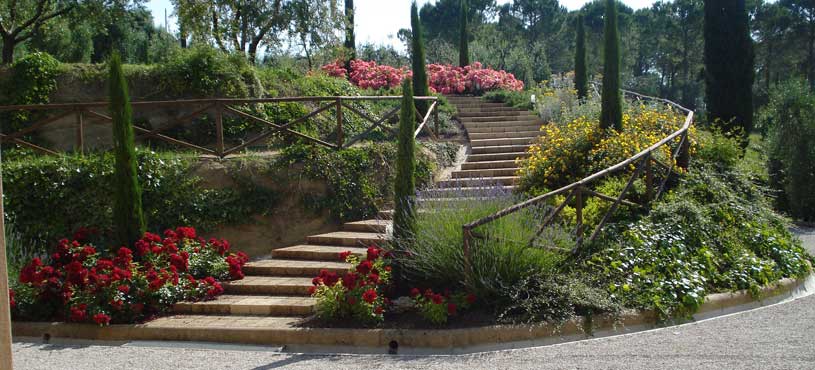 La creatività, la professionalità e l'esperienza acquisita ci consentono la realizzazione di giardini unici Progettazione giardini Lucca
