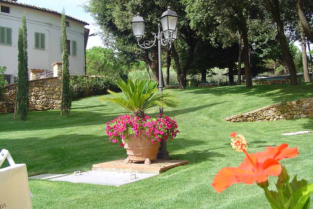 Rifacimento prato a Lucca e Versilia